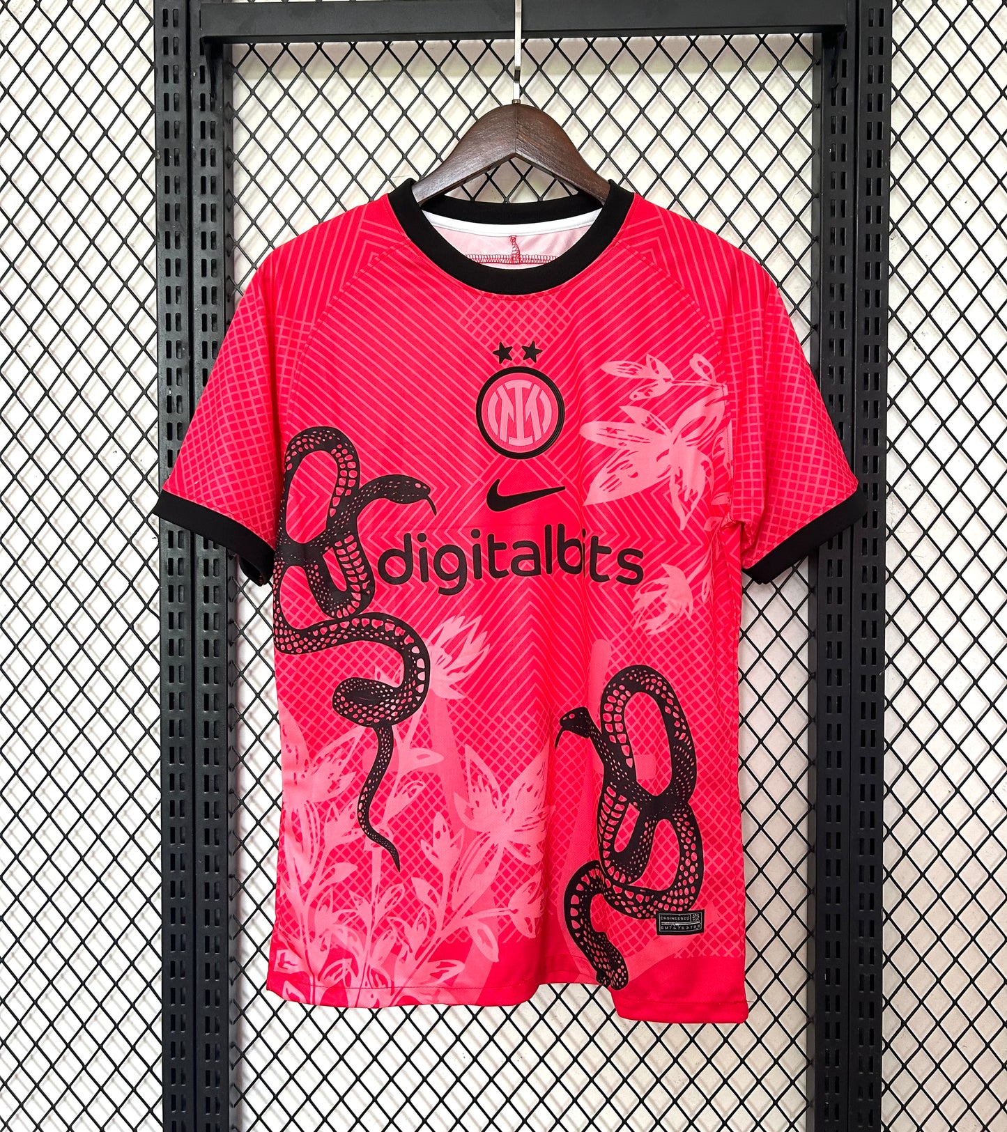 Inter Milan Maillot Serpente Rosa Edition Fan Version
